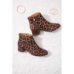 Gentle Souls “Ella” Leopard Print Booties – Size 9